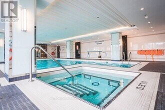 9471 Yonge St in Richmond Hill, ON - Building Photo - Building Photo