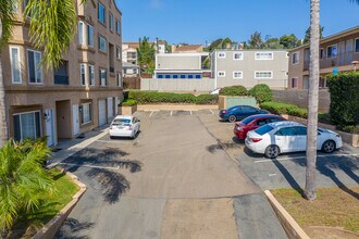 5722 Riley St in San Diego, CA - Building Photo - Building Photo