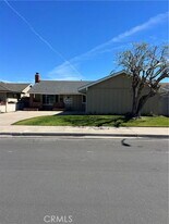 17802 Altamirano Ln in Huntington Beach, CA - Building Photo