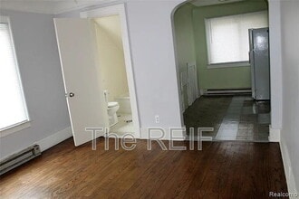 7543 Lozier Ave in Warren, MI - Building Photo - Building Photo