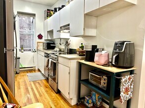 6 Cleveland Pl in Boston, MA - Building Photo - Building Photo