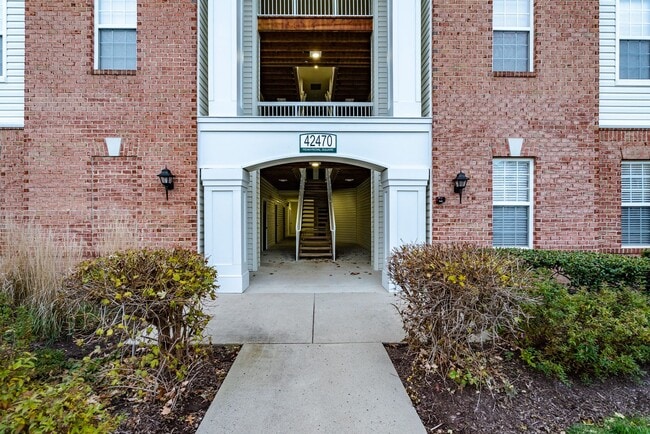 42470 Pennyroyal Sq in Ashburn, VA - Foto de edificio - Building Photo