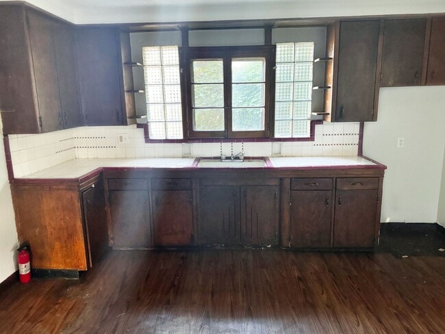 property at 463 Lexington Ave