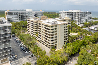 55 Ocean Lane Dr, Unit 3034 in Key Biscayne, FL - Foto de edificio - Building Photo