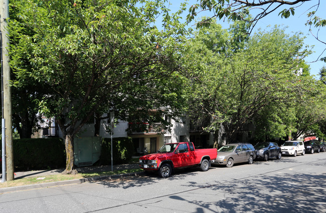 1987 W 7th Ave in Vancouver, BC - Building Photo - Primary Photo