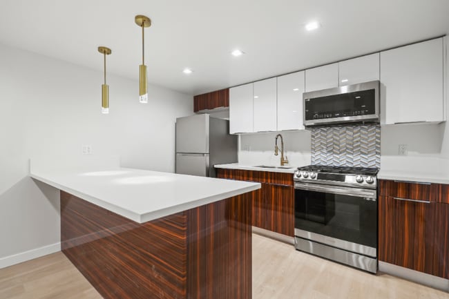 410 Lucas Ave in Los Angeles, CA - Building Photo - Building Photo