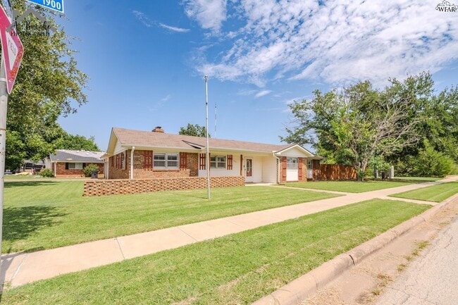 1901 Tanglewood Blvd in Wichita Falls, TX - Building Photo - Building Photo