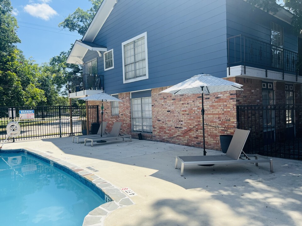 Third Street Apartments in League City, TX - Building Photo