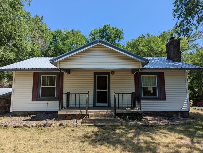 property at 368 NW Hunter Pl