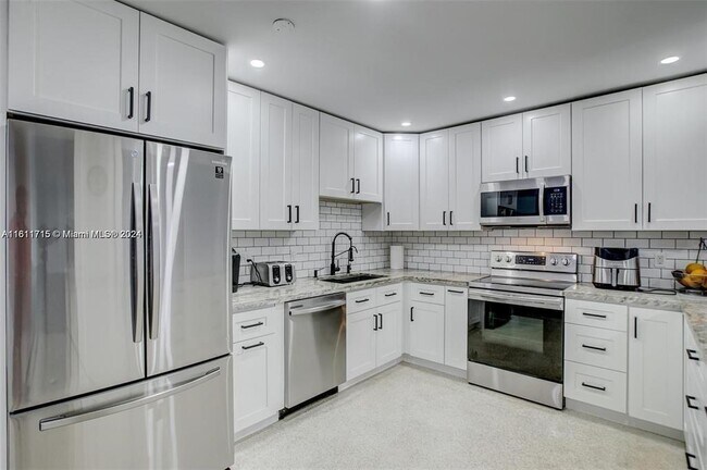 461 SE 1st Ave in Pompano Beach, FL - Building Photo - Building Photo
