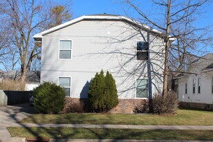 1008 Elmwood Ave, Unit B in Oshkosh, WI - Building Photo