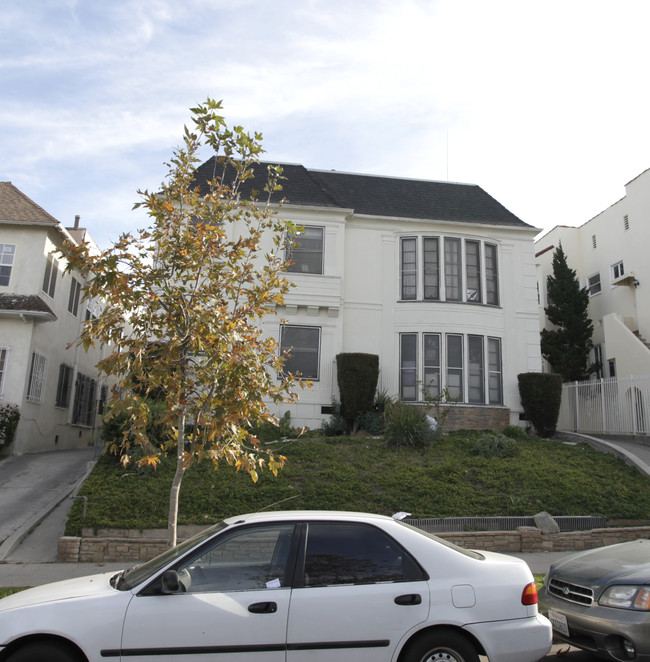 220-220 1/2 N Kenmore Ave in Los Angeles, CA - Building Photo - Building Photo