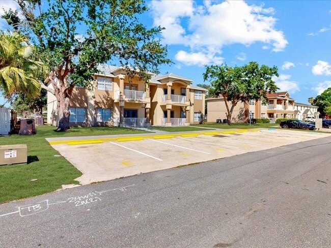 206 Majors Ln in Kissimmee, FL - Foto de edificio - Building Photo
