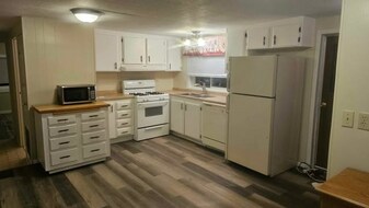 55 Farrel St in Roundup, MT - Building Photo