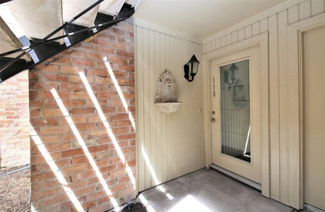 property at 1601 S Shepherd Dr