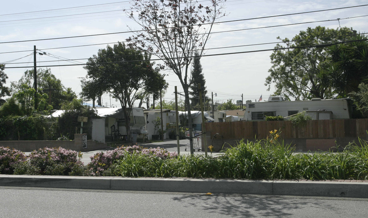 Homeward Trails Court in Bellflower, CA - Building Photo