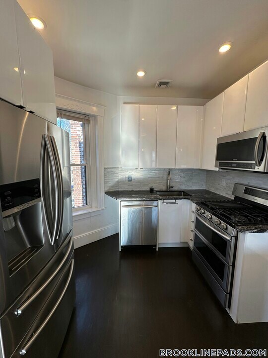 40 Cameron St in Brookline, MA - Building Photo