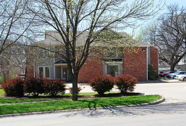 303 W 11th St in Lawrence, KS - Building Photo - Building Photo