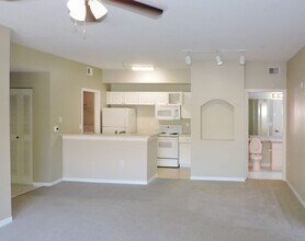 5524 Metrowest Blvd in Orlando, FL - Building Photo - Building Photo