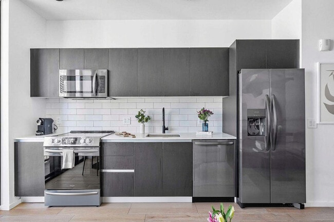 398 NE 5th St in Miami, FL - Foto de edificio - Building Photo