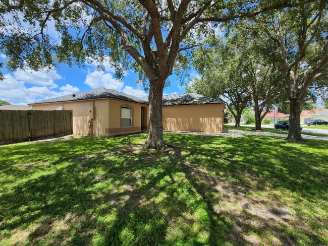 4100 Mendenwood Ln in Orlando, FL - Building Photo - Building Photo