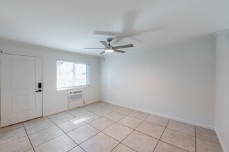 8th Street Apartments in Las Vegas, NV - Foto de edificio - Interior Photo