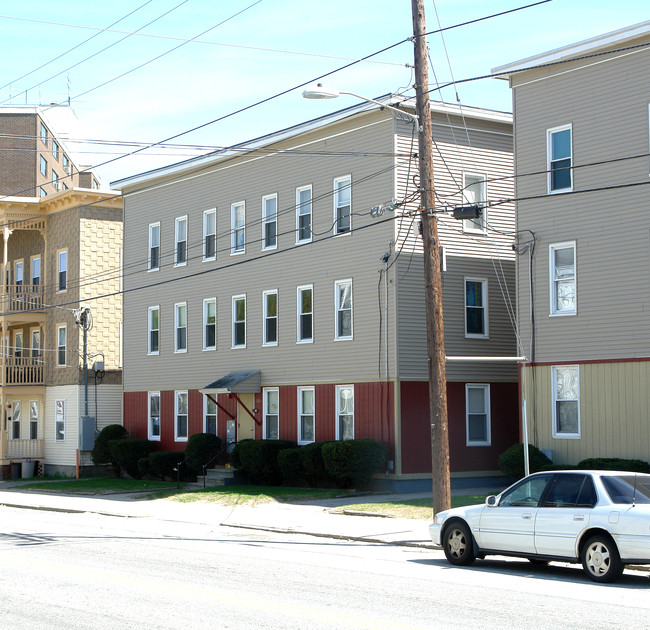 365 E School St in Woonsocket, RI - Building Photo - Building Photo