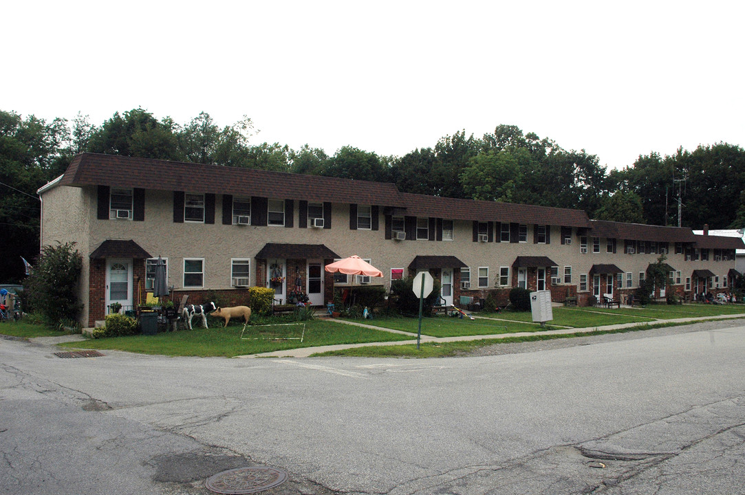 62 King Cole Rd in Hamburg, NJ - Building Photo