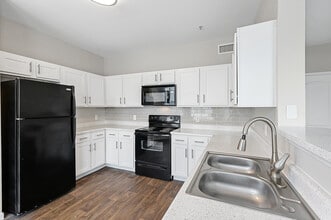 Park North in Houston, TX - Building Photo - Building Photo