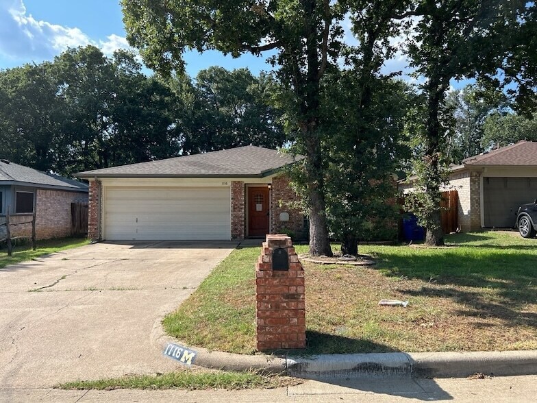 1116 Hidden Creek Dr in Mansfield, TX - Foto de edificio