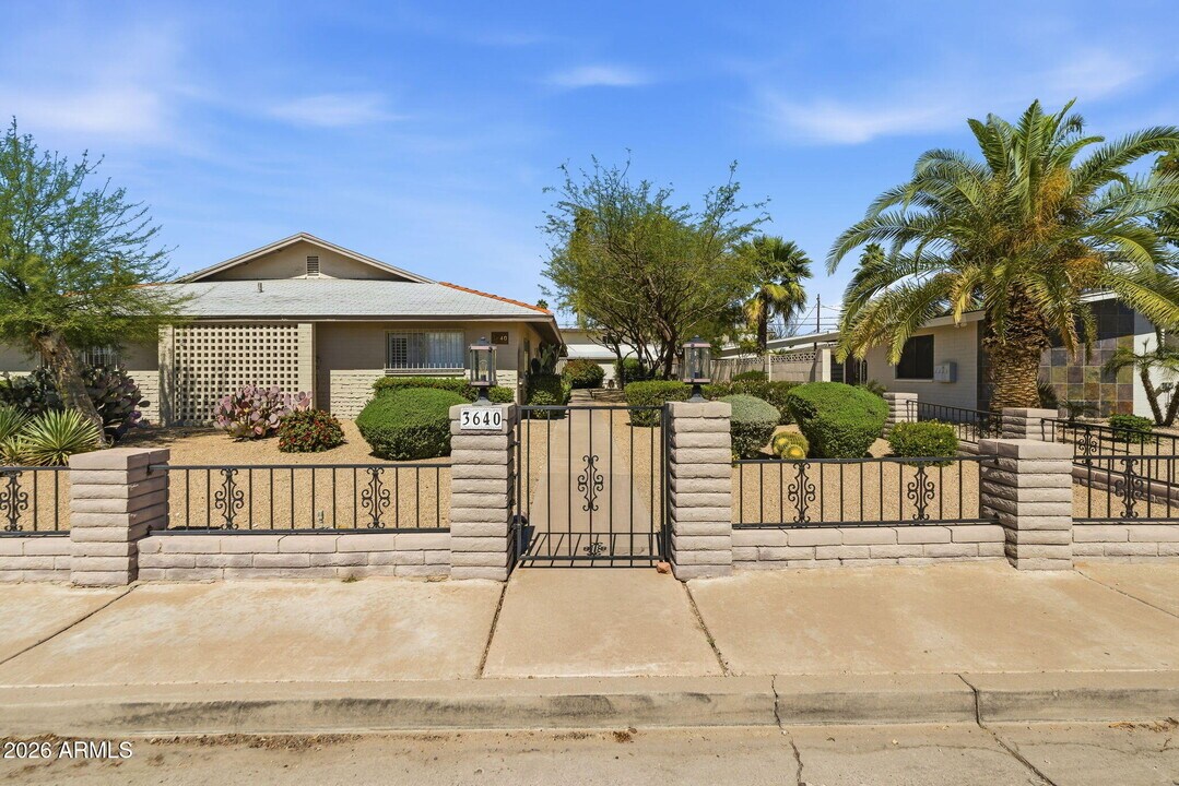 3640 E Montecito Ave in Phoenix, AZ - Building Photo