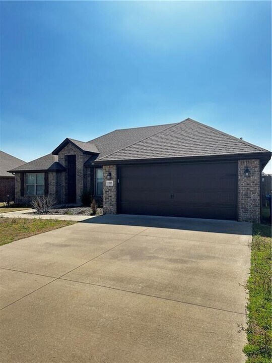 2205 SW Worthington Ave in Bentonville, AR - Building Photo