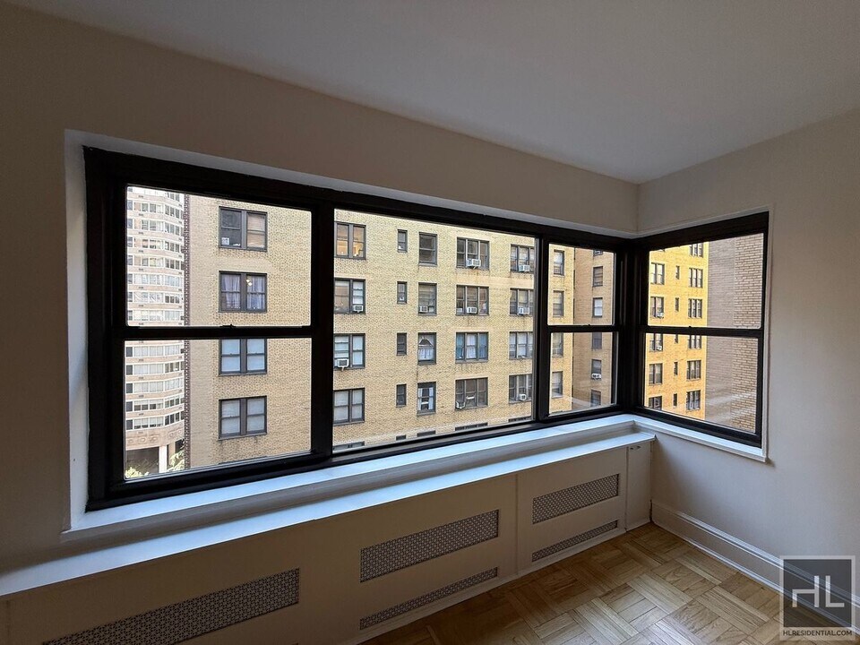 EAST 55 STREET in New York, NY - Building Photo
