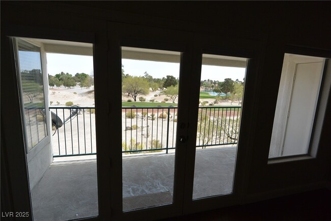 7645 Rolling View Dr in Las Vegas, NV - Building Photo - Building Photo