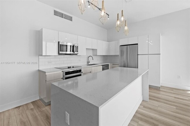 101 Diplomat Pkwy, Unit 2010 in Hallandale Beach, FL - Foto de edificio - Building Photo