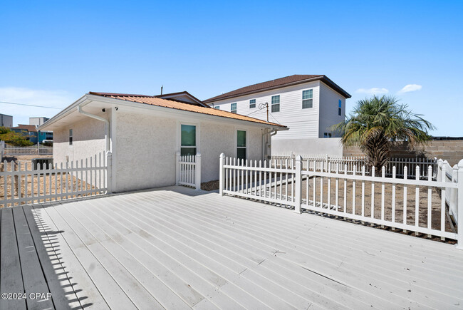 6322 Sunset Ave in Panama City Beach, FL - Foto de edificio - Building Photo