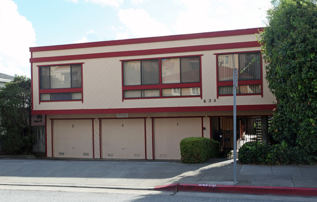 625 Baden Ave in South San Francisco, CA - Foto de edificio - Building Photo