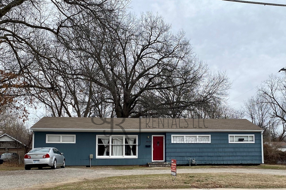 1919 S Joplin St in Pittsburg, KS - Building Photo