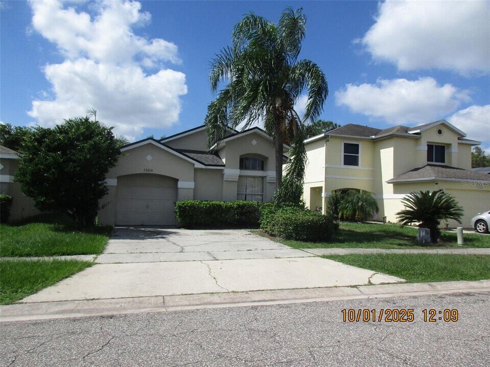 13210 Meadowfield Dr in Orlando, FL - Building Photo