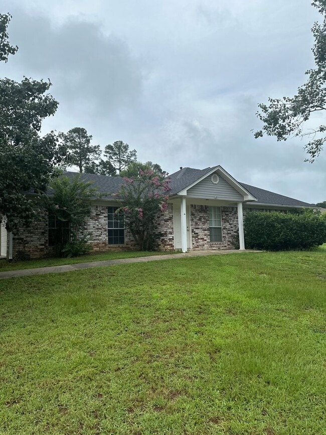 property at 1616 Overview Dr