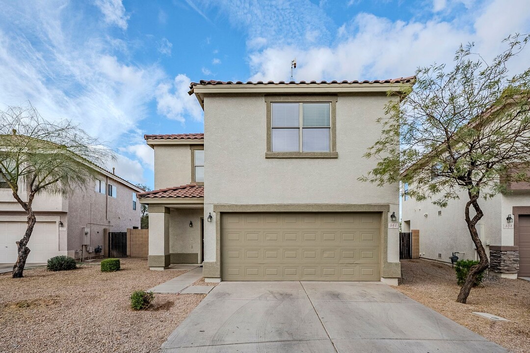 561 E Reflection Pl in Chandler, AZ - Building Photo