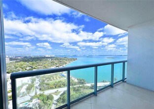 601 NW 36th St in Miami, FL - Foto de edificio - Building Photo
