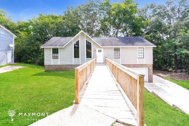 property at 3015 Apple Valley Ln