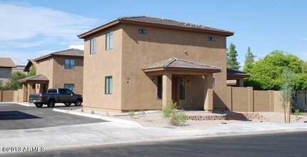 744 W Dana Ave in Mesa, AZ - Building Photo - Building Photo