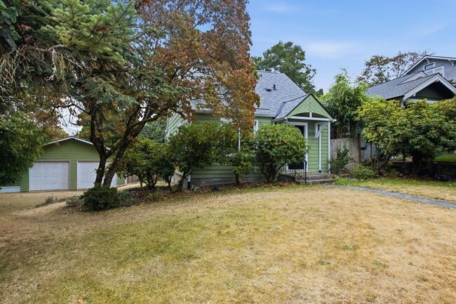 property at 3318 S 9th St