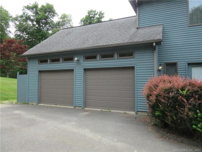 18 Fox Run in Sherman, CT - Building Photo - Building Photo