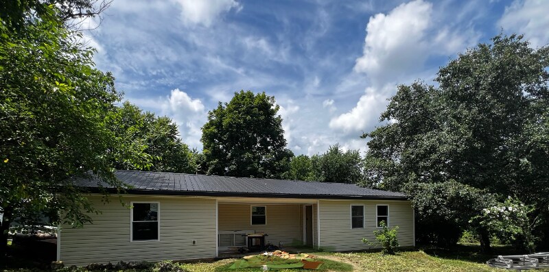 8950 Winchester Ave in Bunker Hill, WV - Building Photo
