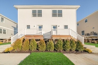 2812 Ocean Ave in Seaford, NY - Building Photo - Building Photo