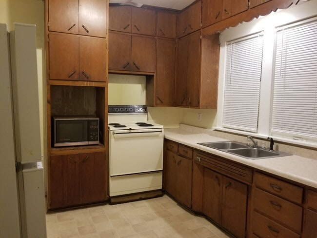 720 W 9th St in Waterloo, IA - Building Photo - Building Photo
