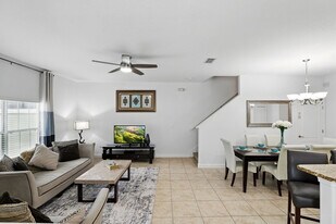 8949 Bismarck Palm Rd in Kissimmee, FL - Building Photo